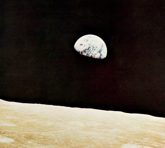 Earthrise from the far side of the Moon NASA, Apollo Expeditions to the Moon